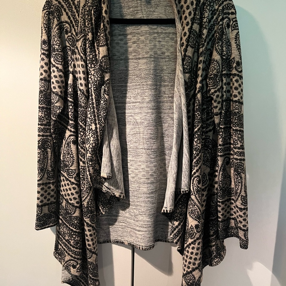 Bobeau Gray and Black Shrug Sweater Casual Elegance